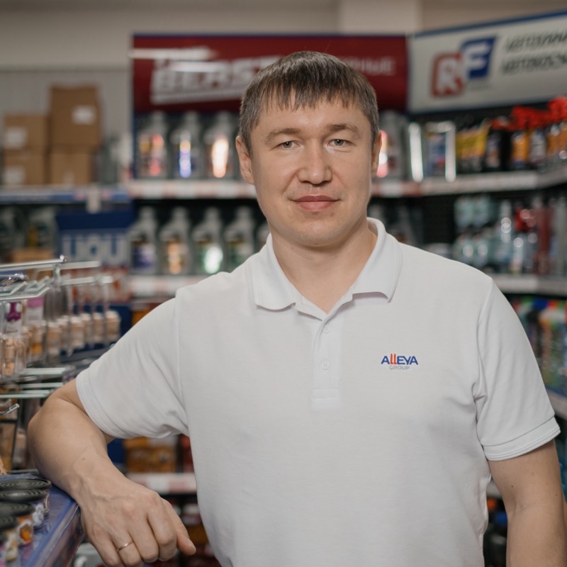 Артур Хасанов, директор фирменного магазина LIQUI MOLY 74